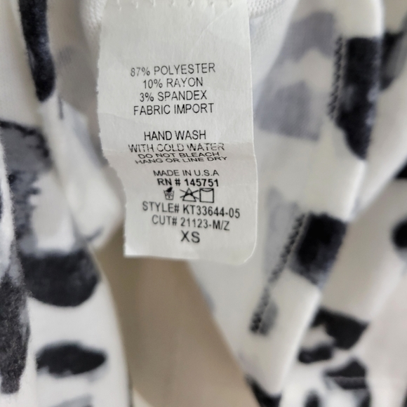 Altar'd State White and Black Print Deep Neckline Shirt Top Size XS - Picture 7 of 8